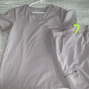 Women’s Figs scrub set in color slate